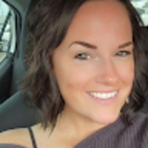 Meet your Posher, Lora